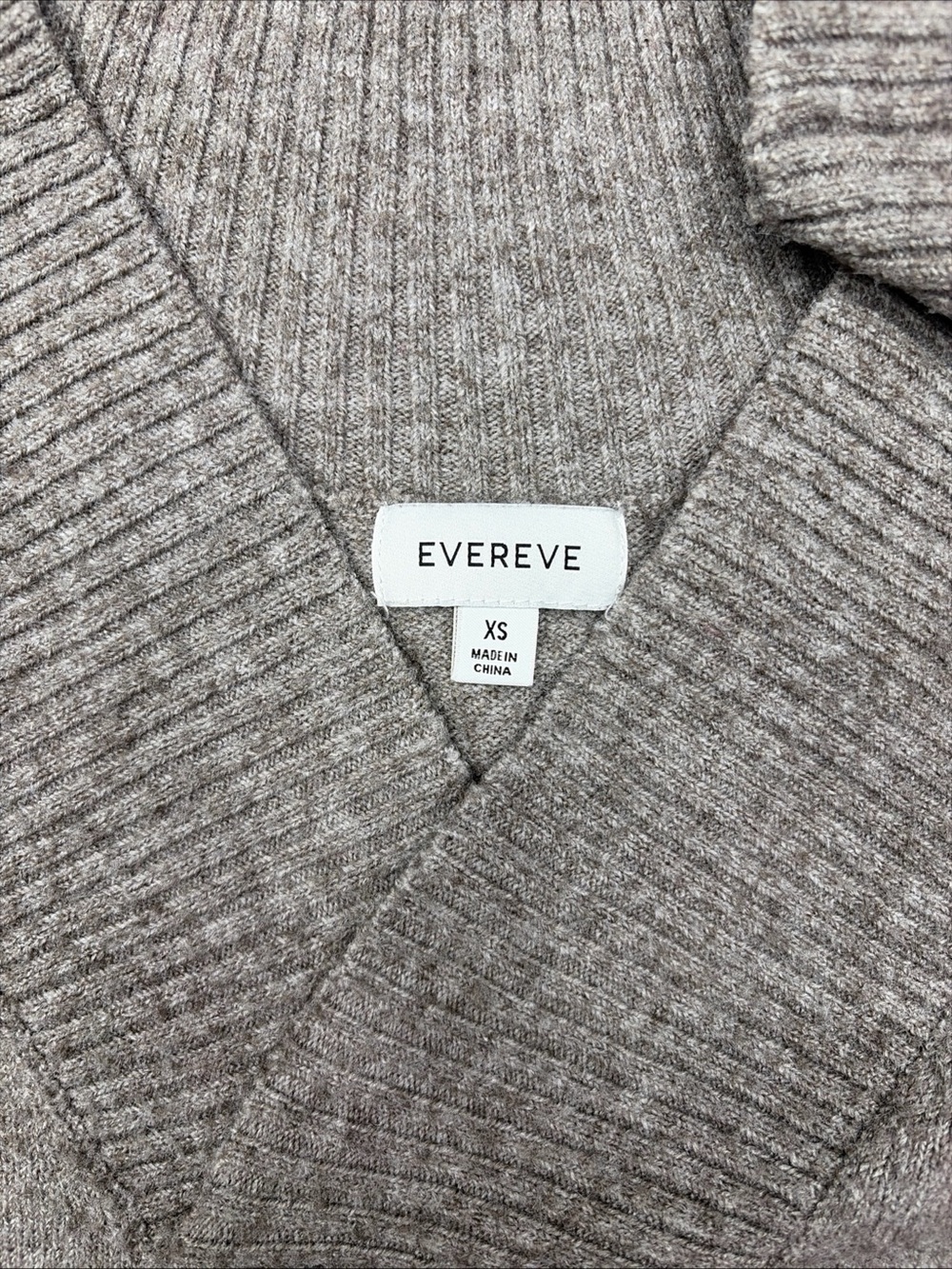Evereve Women’s Ribbed V-Neck Sweater - Taupe Heather